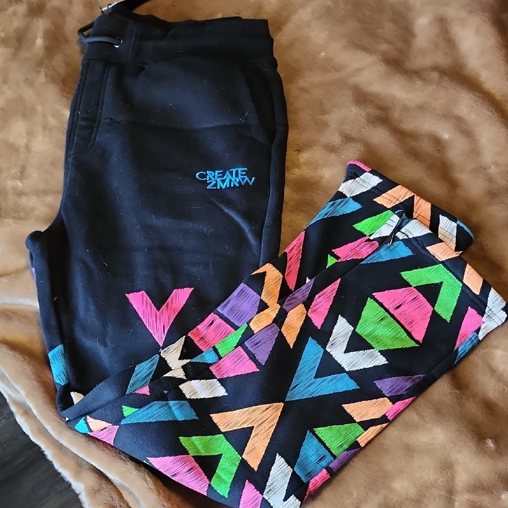 Create 2MRW Geometric Patterned Pants
